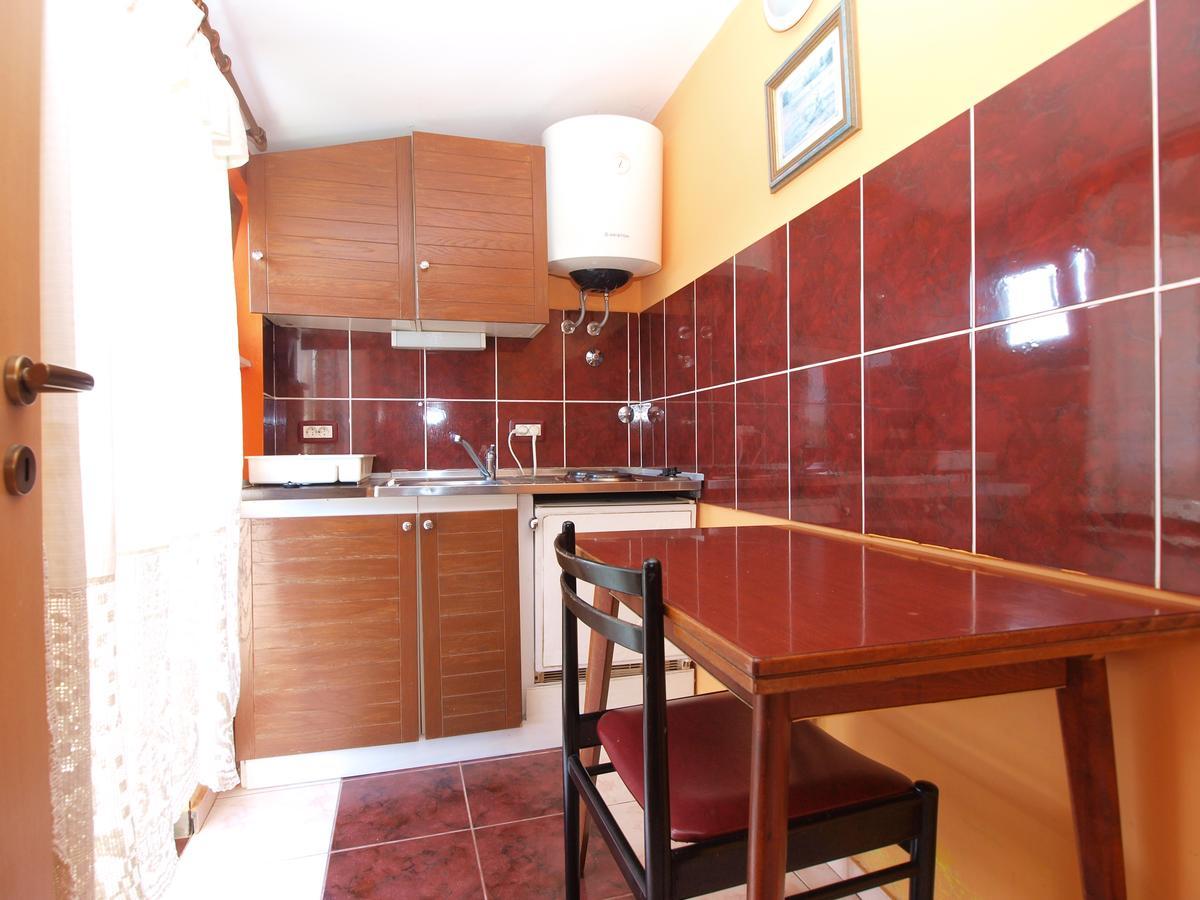 Apartments Slavica 382 Pula Bagian luar foto