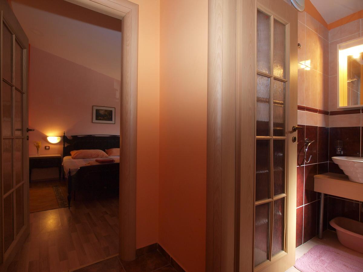 Apartments Slavica 382 Pula Bagian luar foto