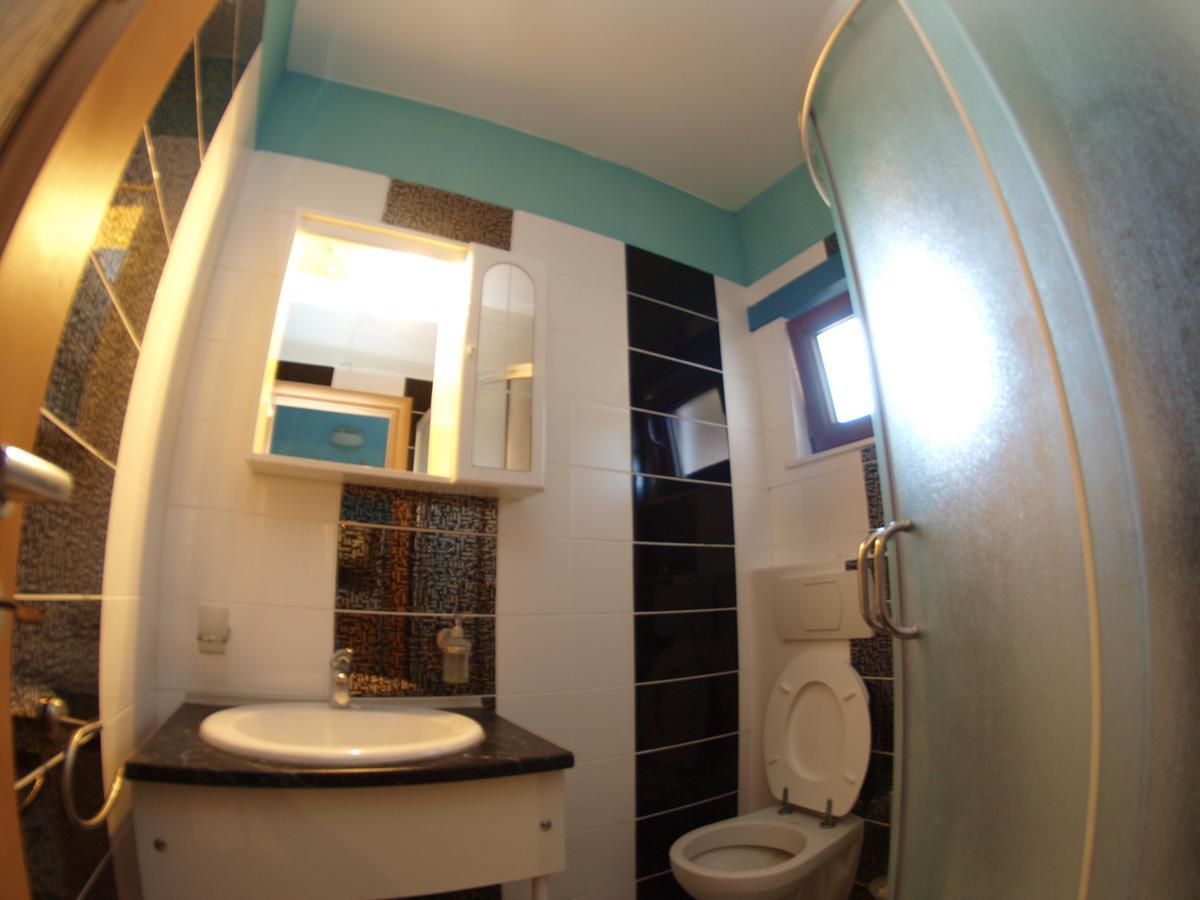Apartments Slavica 382 Pula Bagian luar foto