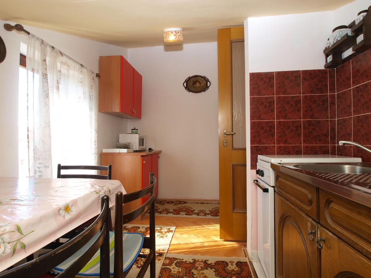 Apartments Slavica 382 Pula Bagian luar foto