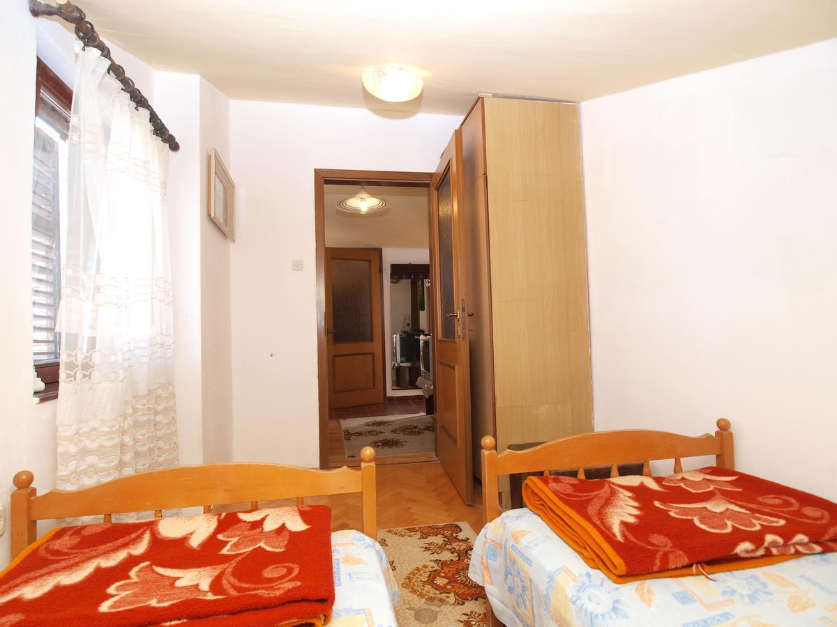 Apartments Slavica 382 Pula Bagian luar foto