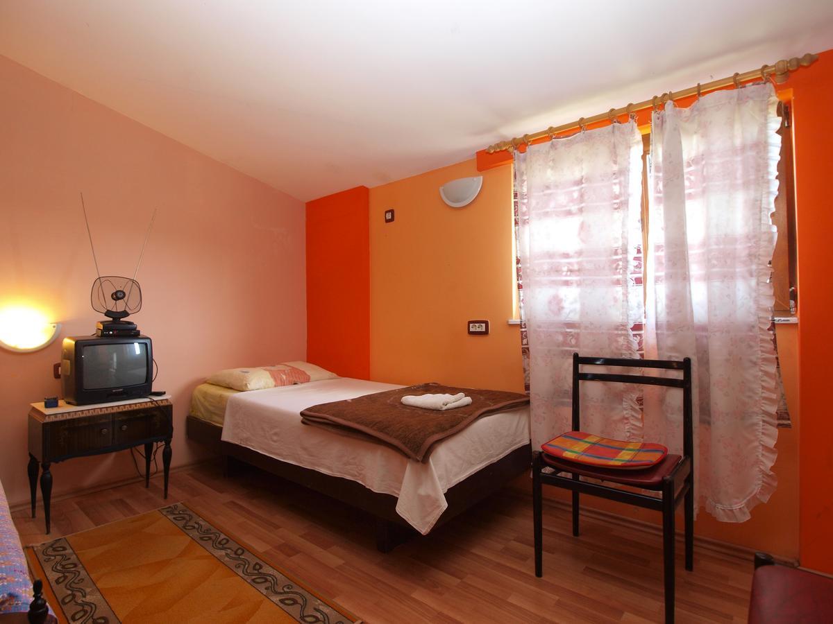 Apartments Slavica 382 Pula Bagian luar foto