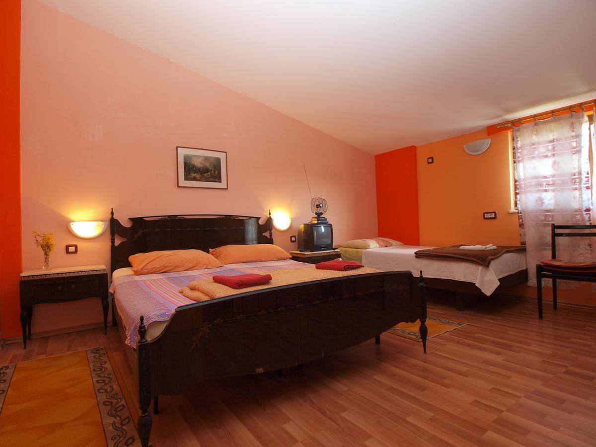 Apartments Slavica 382 Pula Bagian luar foto